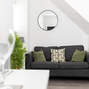Amazing House With Location Tv Downstairs And In Bedroom Super Fast Wifi And Crisp White Linen Hosted By Our Short Apartment